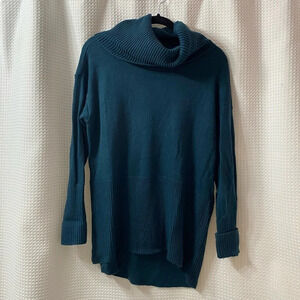 L&G Ribbed Turtleneck Sweater